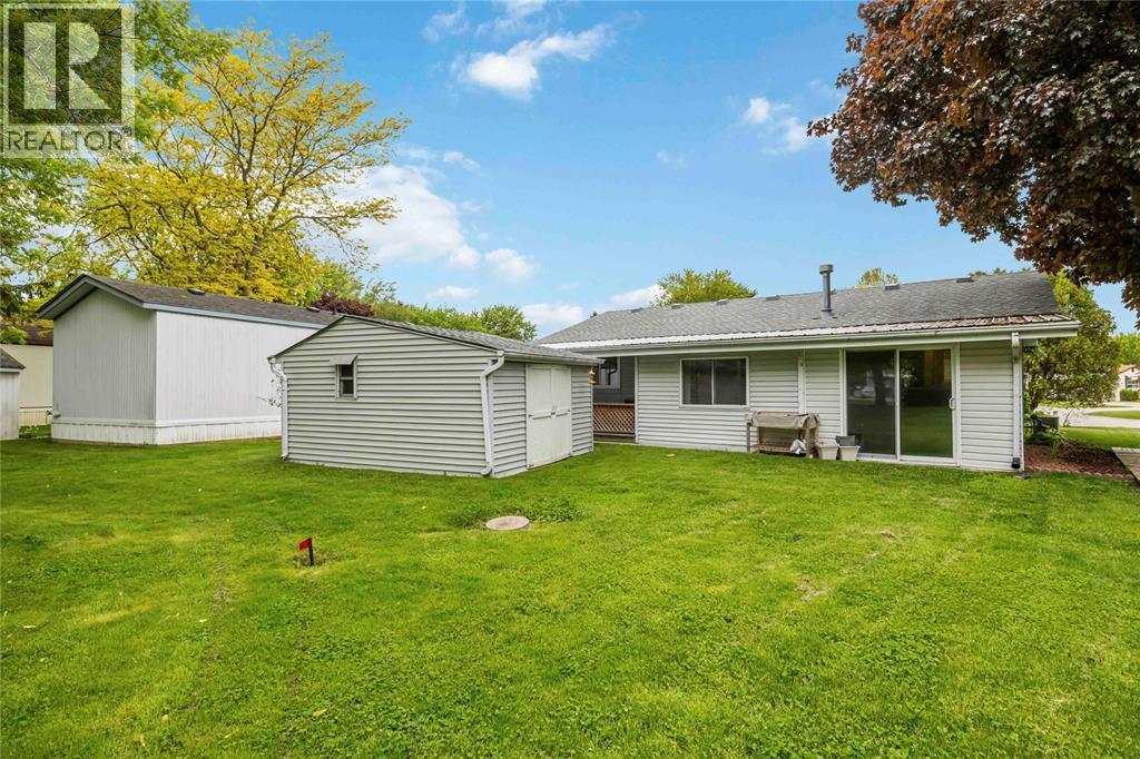 1940 London Line Unit# 107, Sarnia, ON - Outdoor