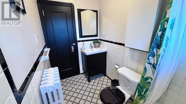 Full Bathroom - Main & 2Nd Floors - 457 Mortimer Avenue, Toronto, ON - Indoor Photo Showing Bathroom