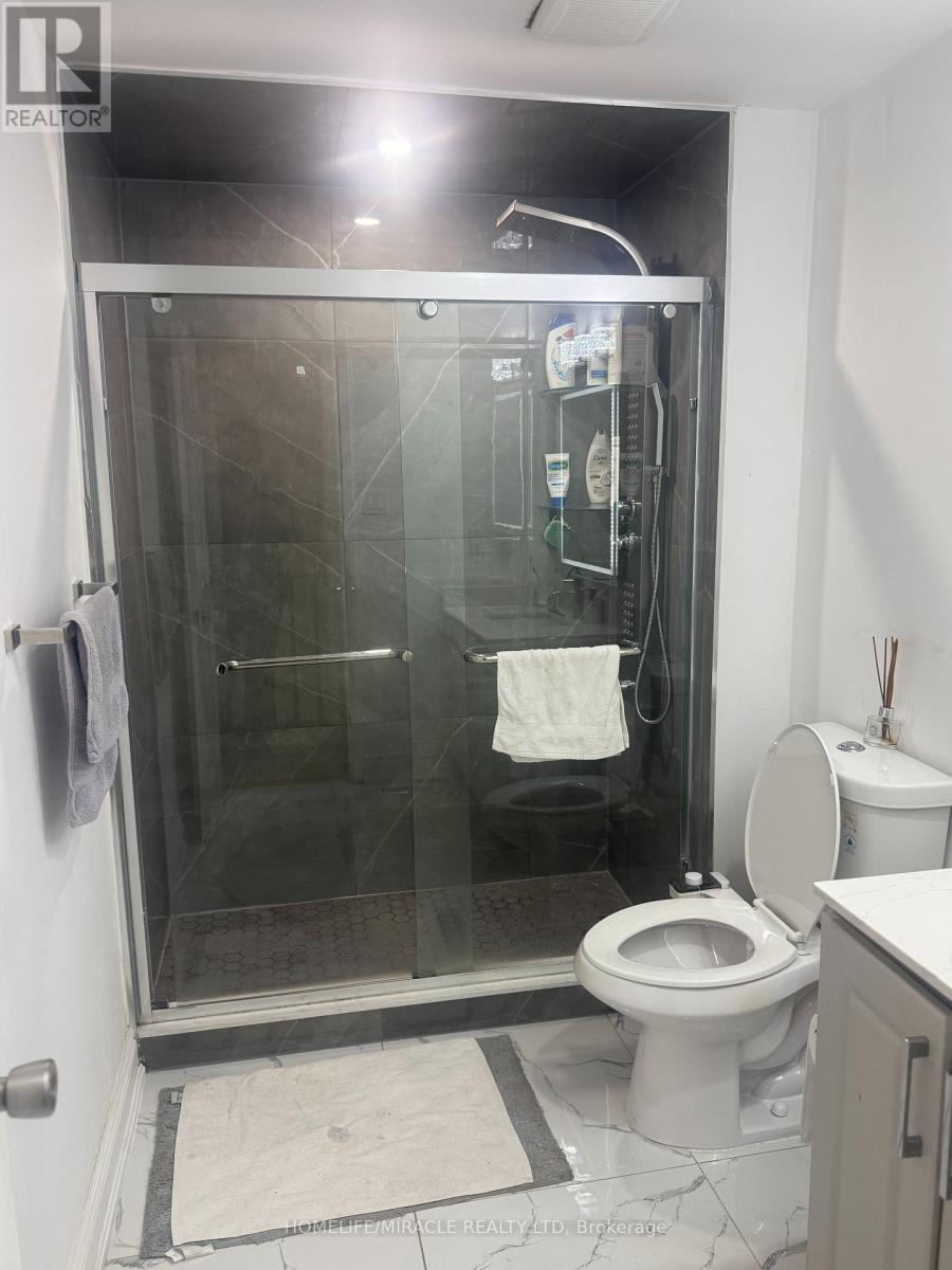 Main &Second Floor - 2 Ketchum Crescent, Markham, ON - Indoor Photo Showing Bathroom