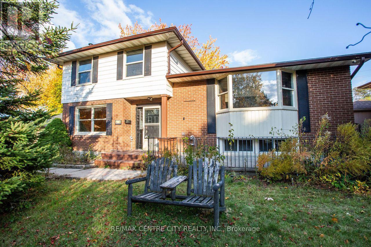 470 Three Valleys Crescent, London South (South J), ON - Outdoor