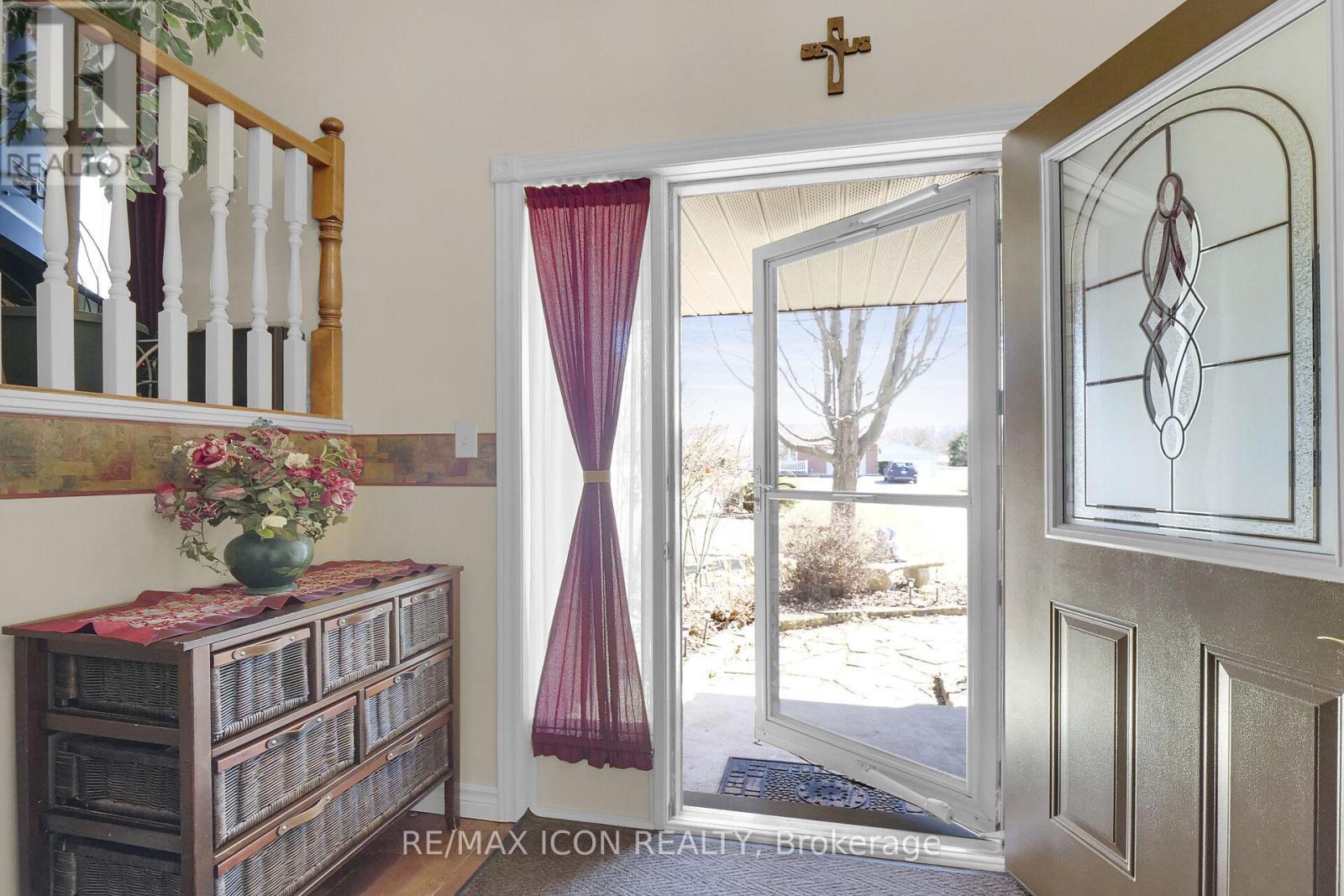 21 Lunn Lane, Dutton/Dunwich (Wallacetown), ON - Indoor Photo Showing Other Room