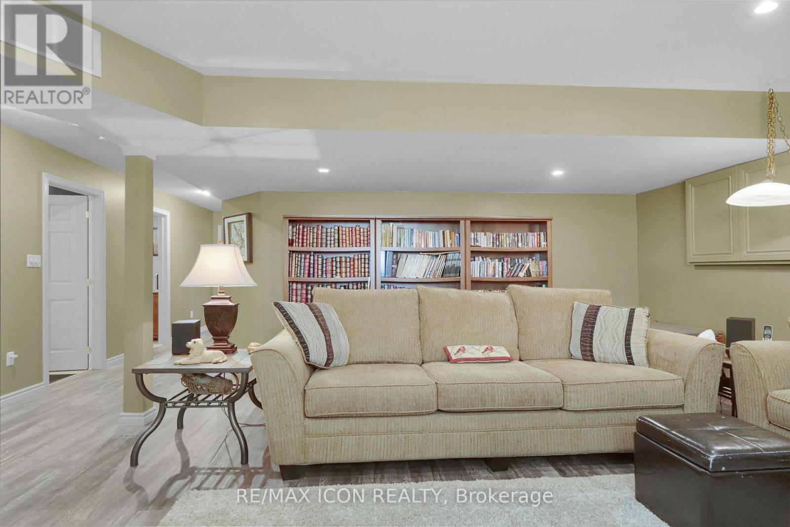 21 Lunn Lane, Dutton/Dunwich (Wallacetown), ON - Indoor Photo Showing Living Room