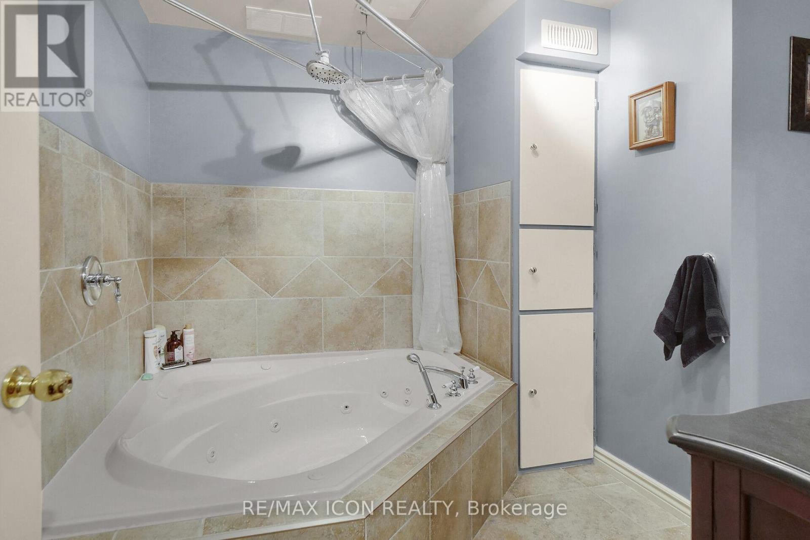 21 Lunn Lane, Dutton/Dunwich (Wallacetown), ON - Indoor Photo Showing Bathroom