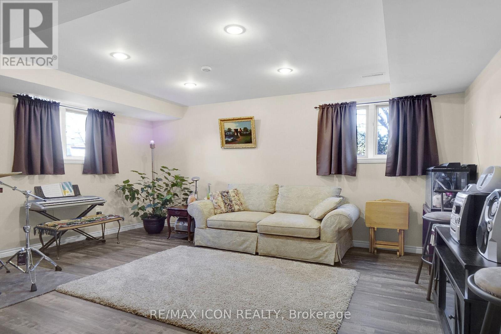 21 Lunn Lane, Dutton/Dunwich (Wallacetown), ON - Indoor Photo Showing Living Room