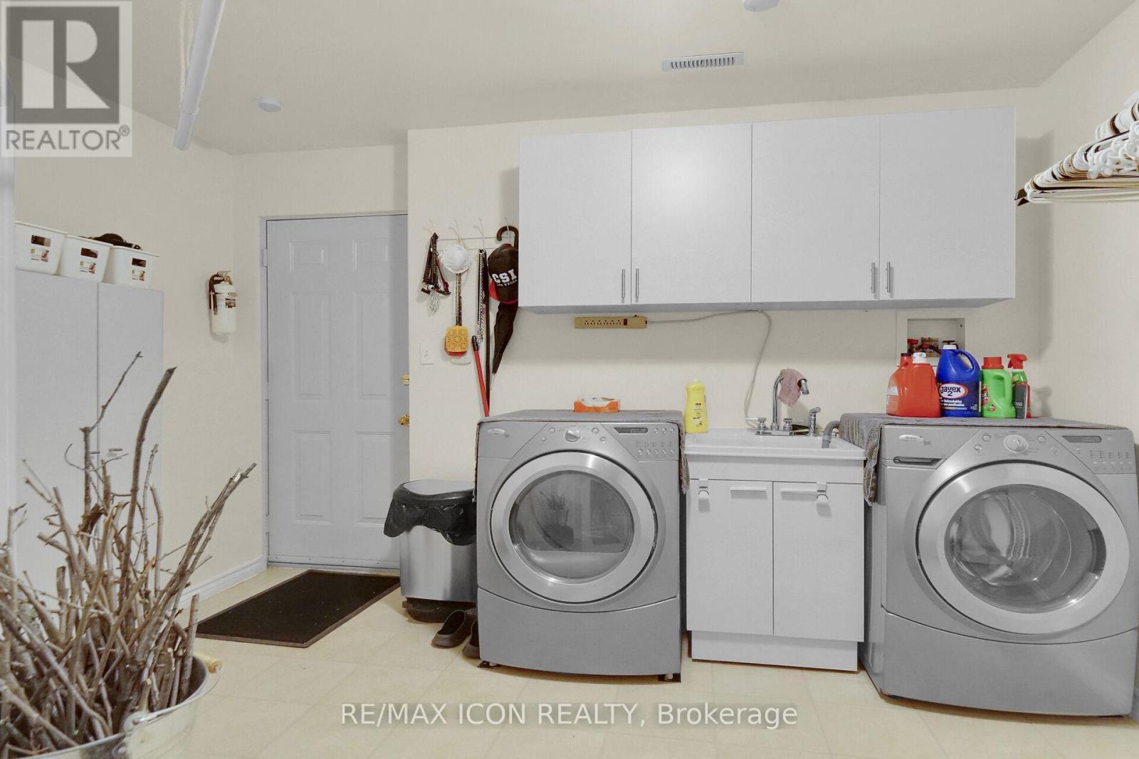 21 Lunn Lane, Dutton/Dunwich (Wallacetown), ON - Indoor Photo Showing Laundry Room