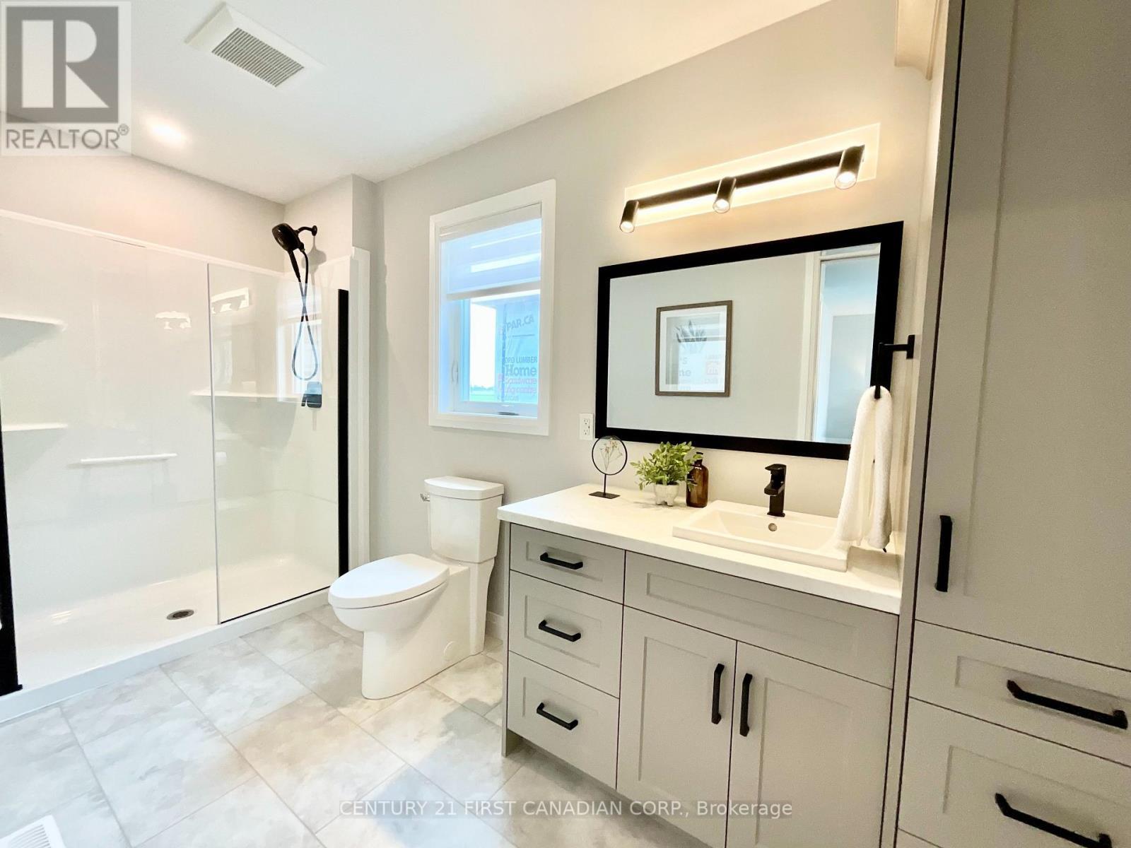 6 Sheldabren Street, North Middlesex (Ailsa Craig), ON - Indoor Photo Showing Bathroom