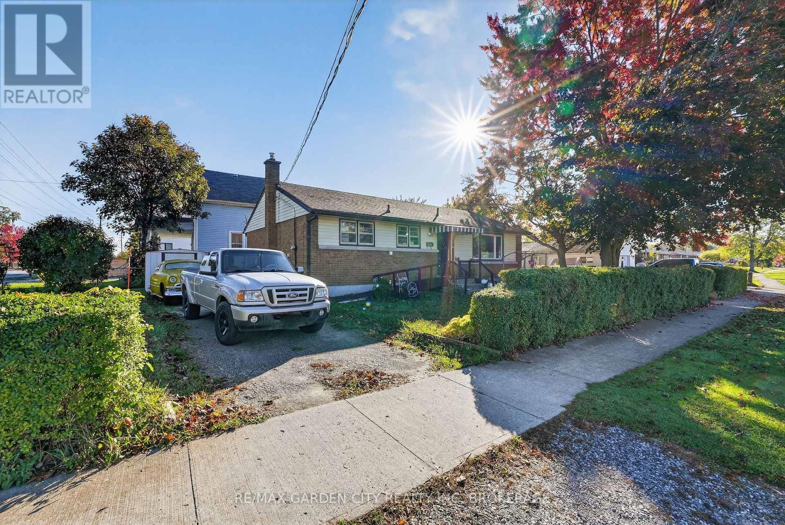 6560 Mcleod Road, Niagara Falls (Oldfield), ON - Outdoor