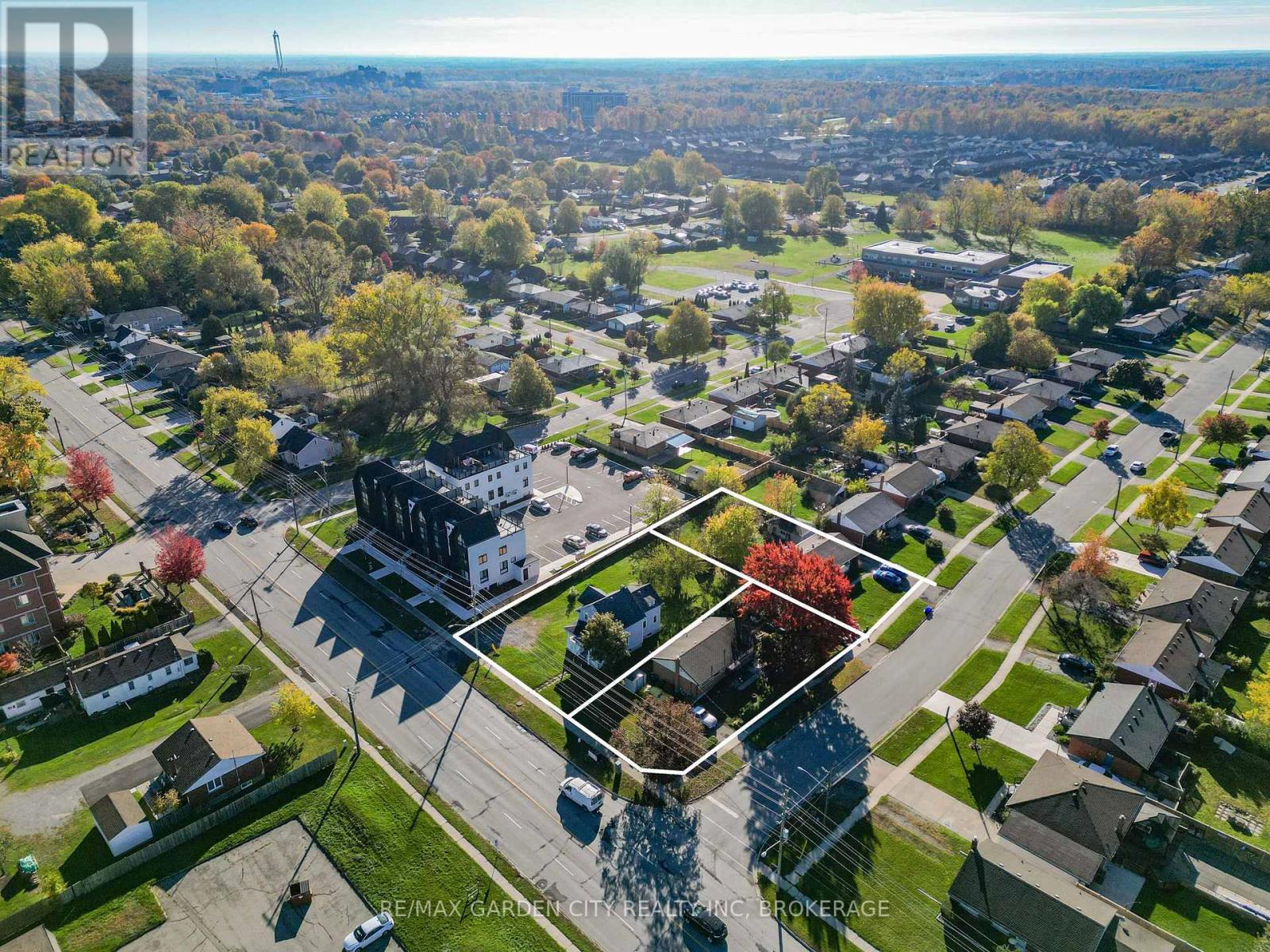 6560 Mcleod Road, Niagara Falls (Oldfield), ON - Outdoor With View