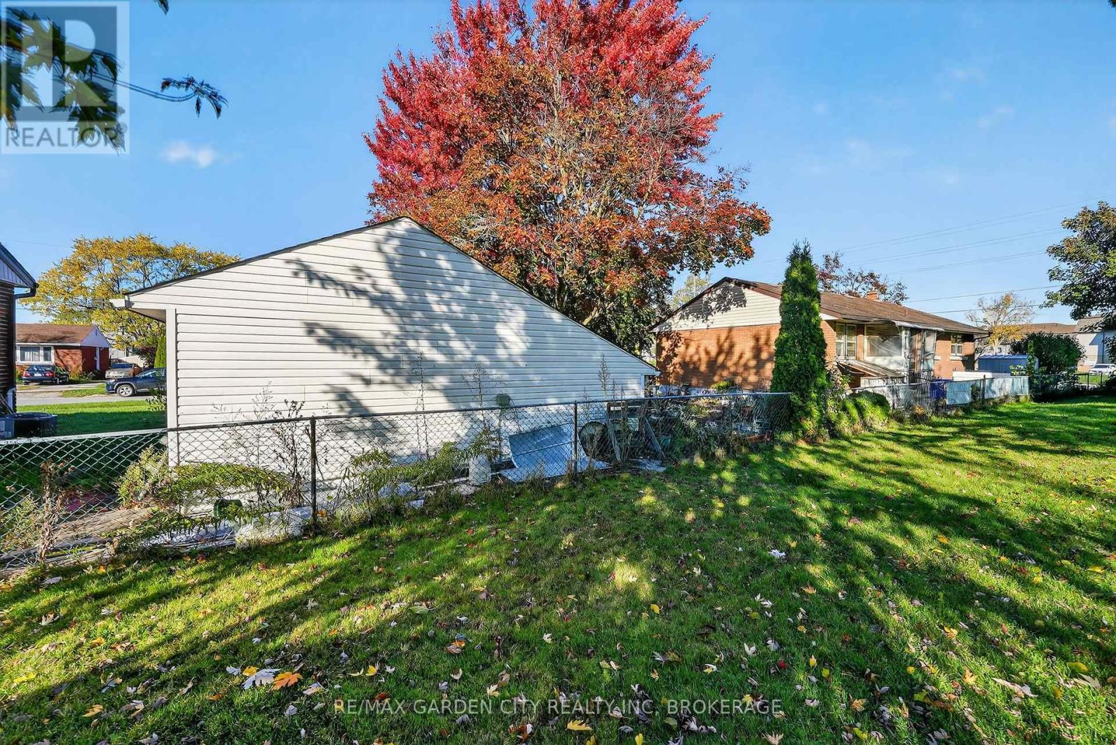 6560 Mcleod Road, Niagara Falls (Oldfield), ON - Outdoor