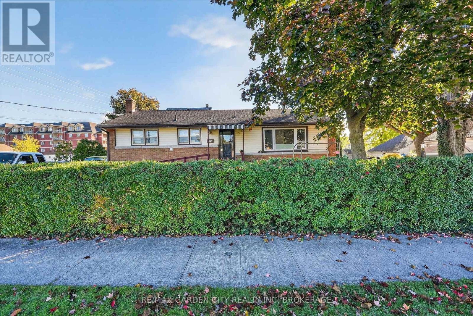 6560 Mcleod Road, Niagara Falls (Oldfield), ON - Outdoor