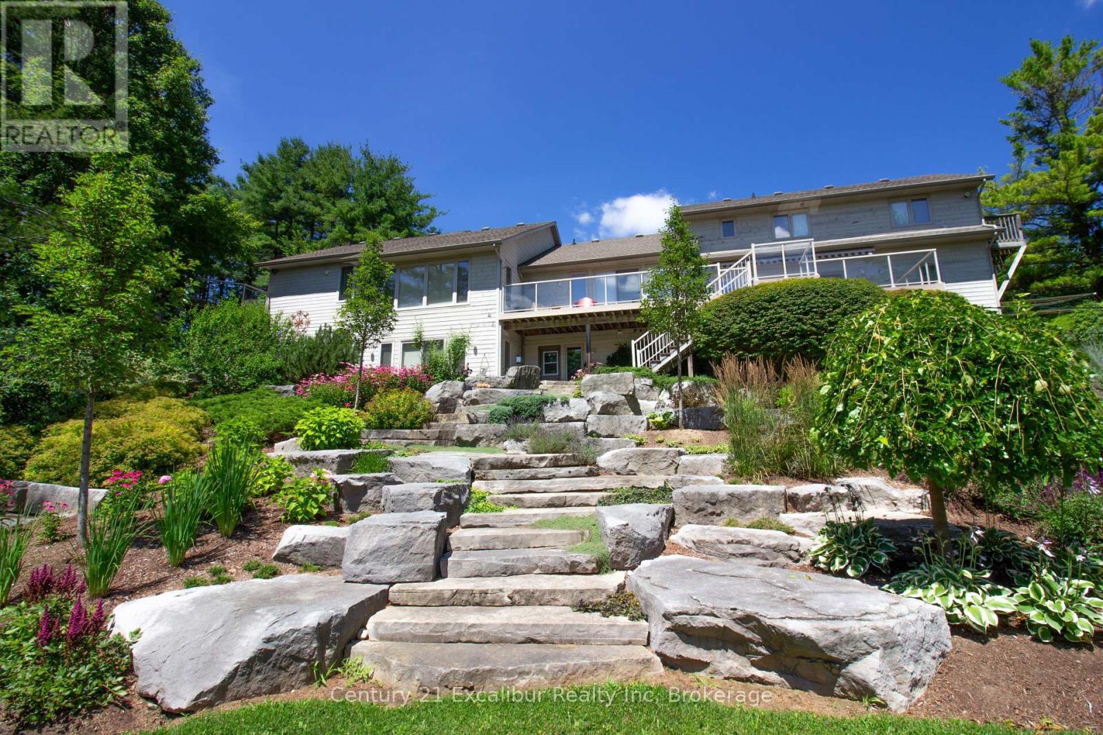 7525 Wellington Rd 36, Puslinch (Morriston), ON - Outdoor