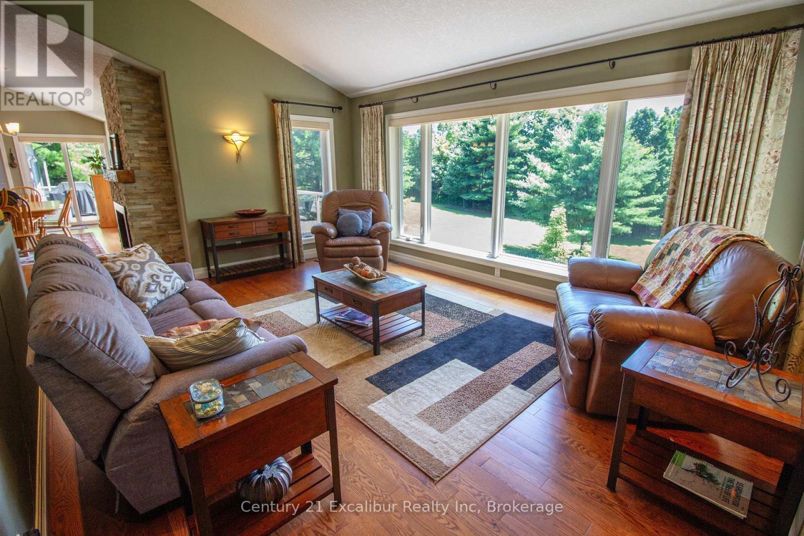7525 Wellington Rd 36, Puslinch (Morriston), ON - Indoor Photo Showing Living Room