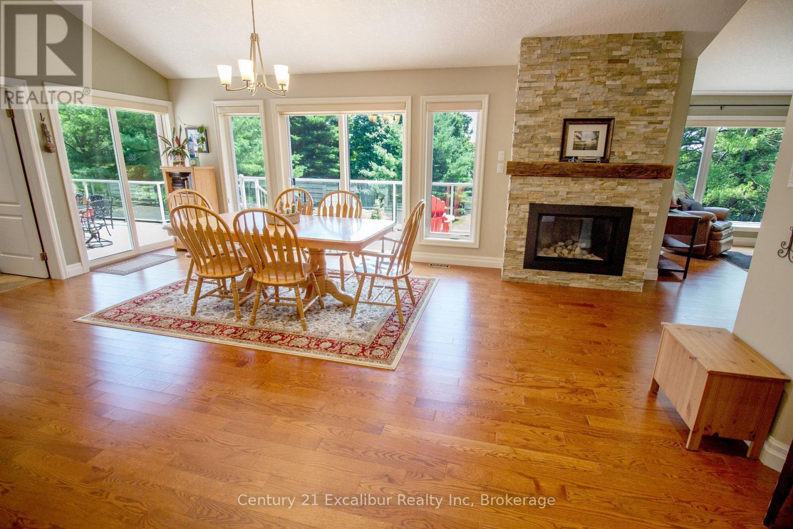 7525 Wellington Rd 36, Puslinch (Morriston), ON - Indoor With Fireplace