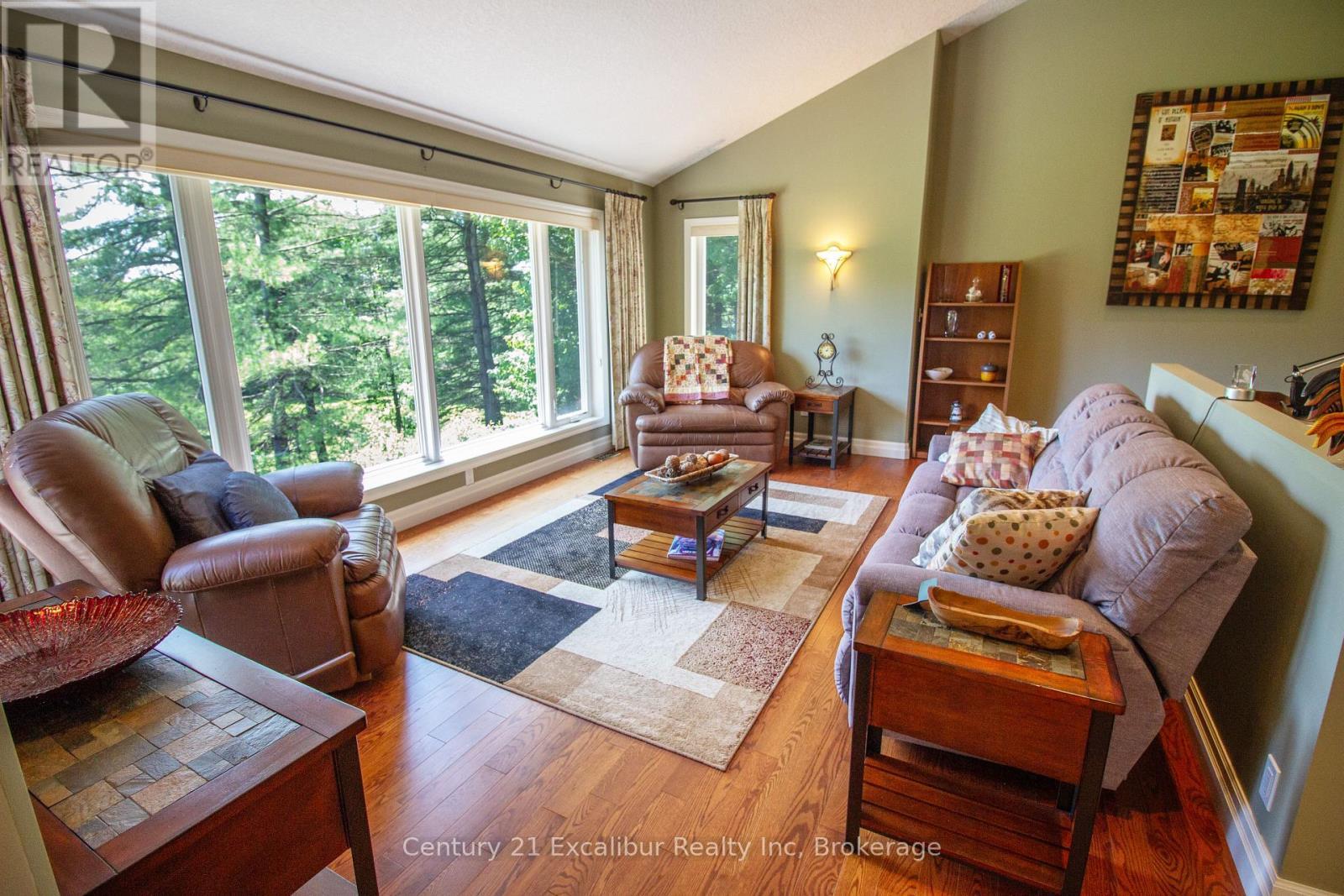 7525 Wellington Rd 36, Puslinch (Morriston), ON - Indoor Photo Showing Living Room