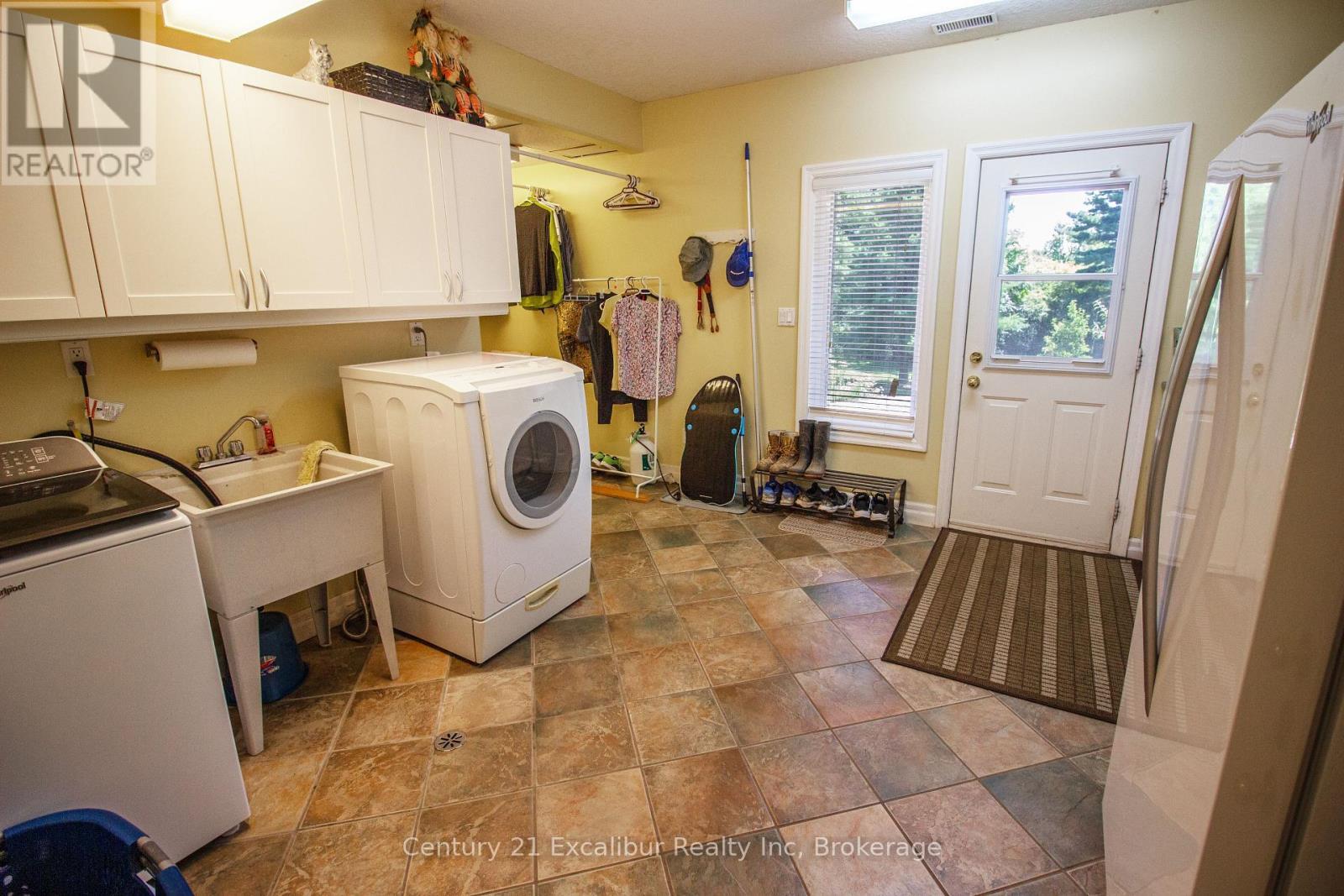 7525 Wellington Rd 36, Puslinch (Morriston), ON - Indoor Photo Showing Laundry Room