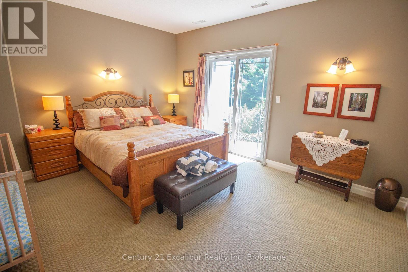 7525 Wellington Rd 36, Puslinch (Morriston), ON - Indoor Photo Showing Bedroom