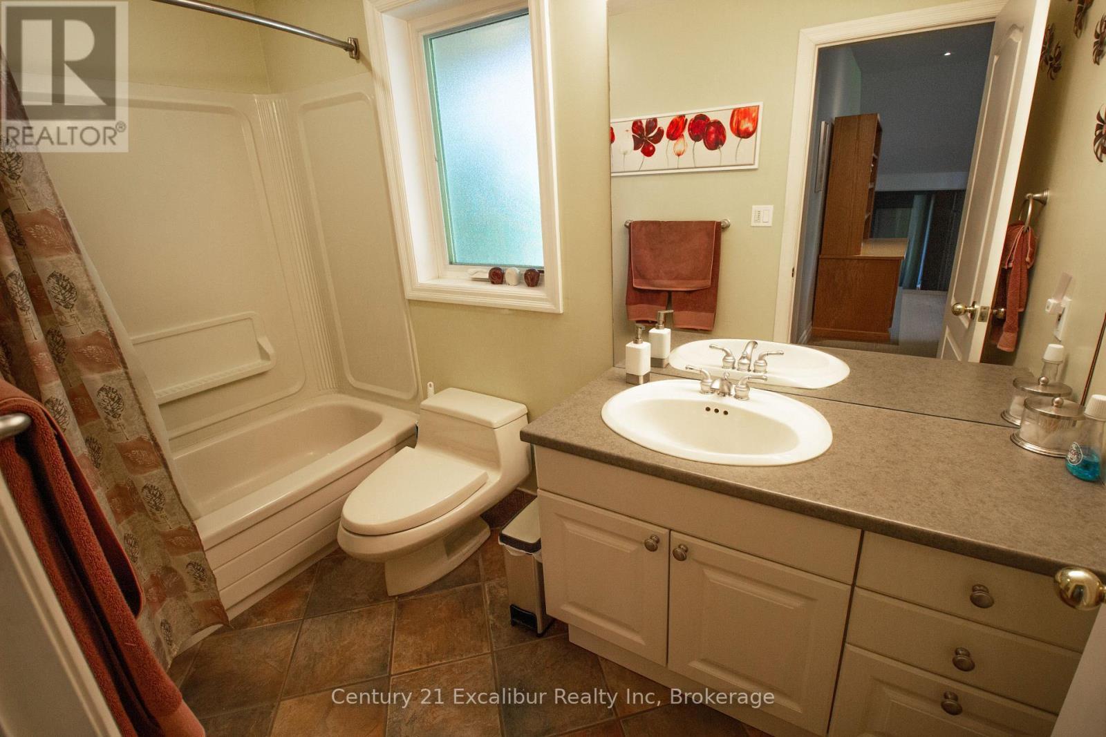 7525 Wellington Rd 36, Puslinch (Morriston), ON - Indoor Photo Showing Bathroom