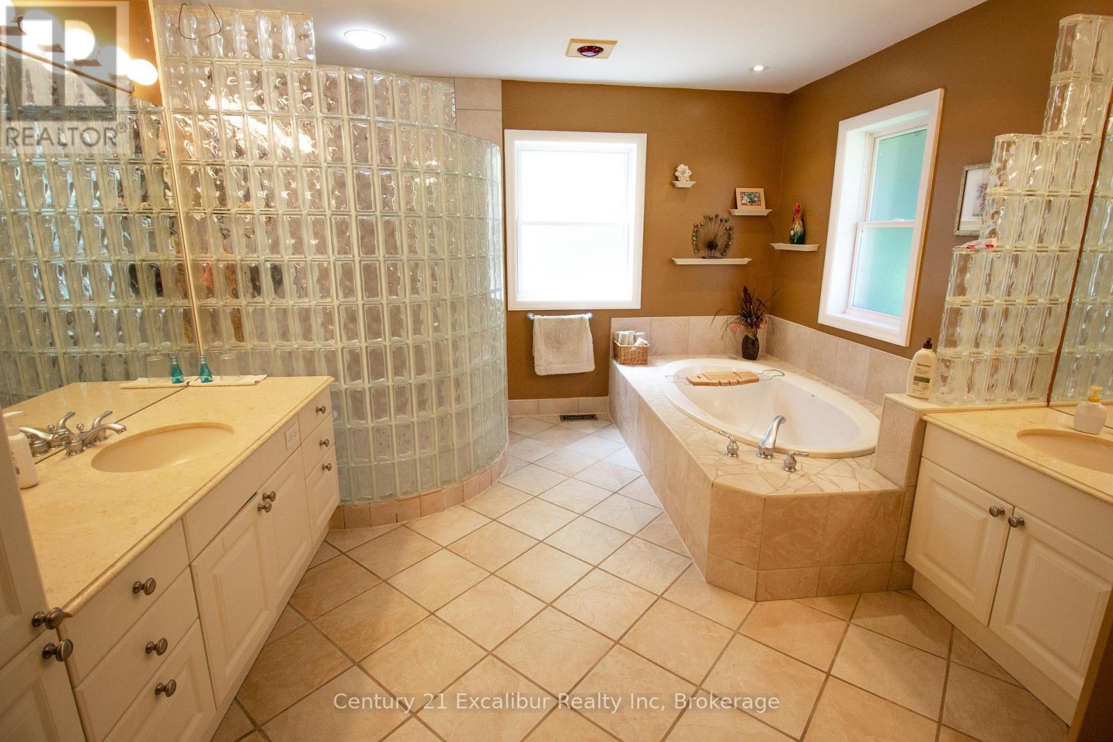 7525 Wellington Rd 36, Puslinch (Morriston), ON - Indoor Photo Showing Bathroom