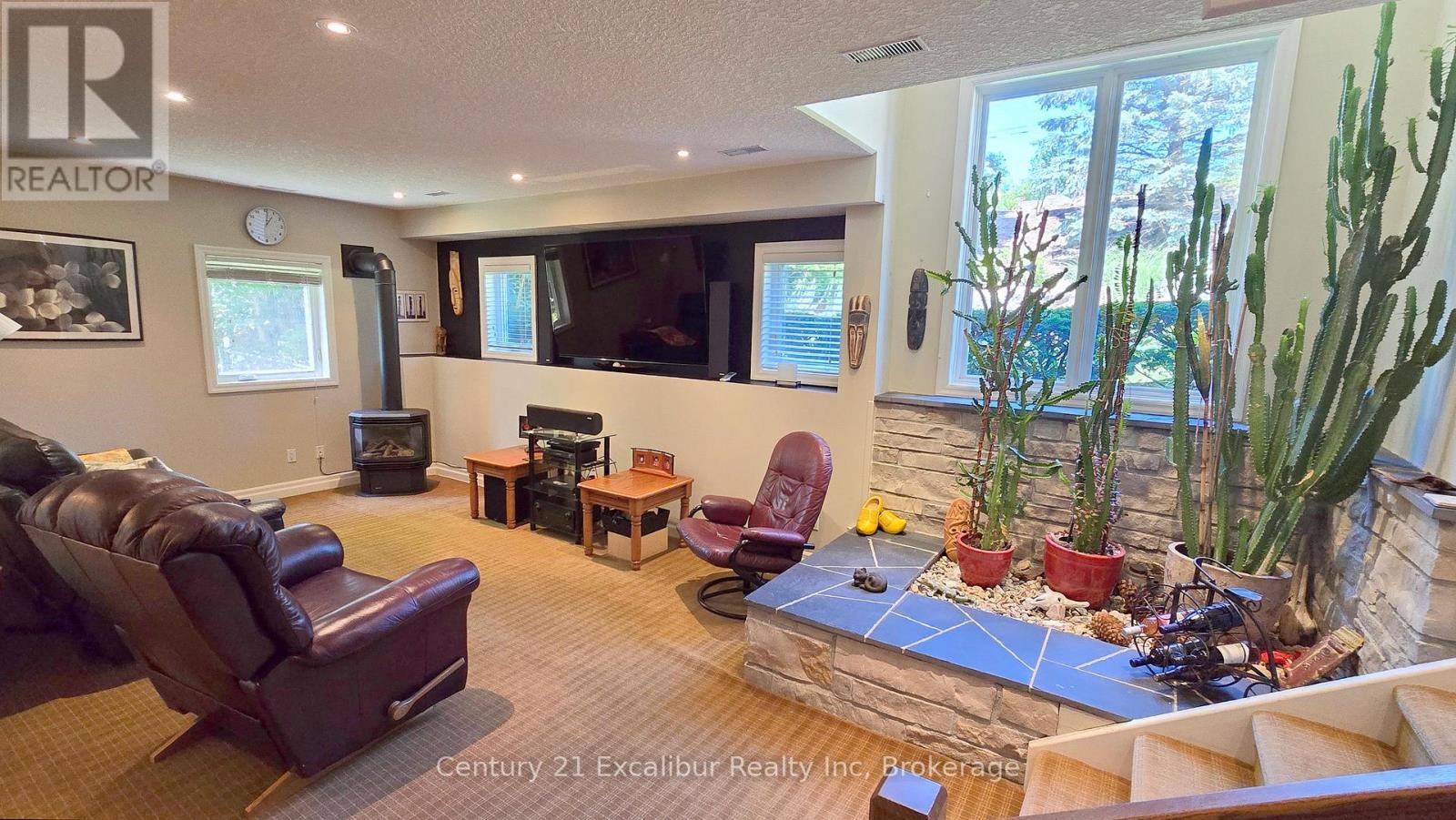 7525 Wellington Rd 36, Puslinch (Morriston), ON - Indoor