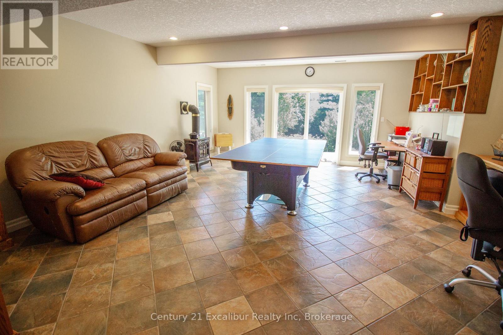 7525 Wellington Rd 36, Puslinch (Morriston), ON - Indoor Photo Showing Living Room