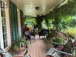 Sellers photo with Summer Blooms -