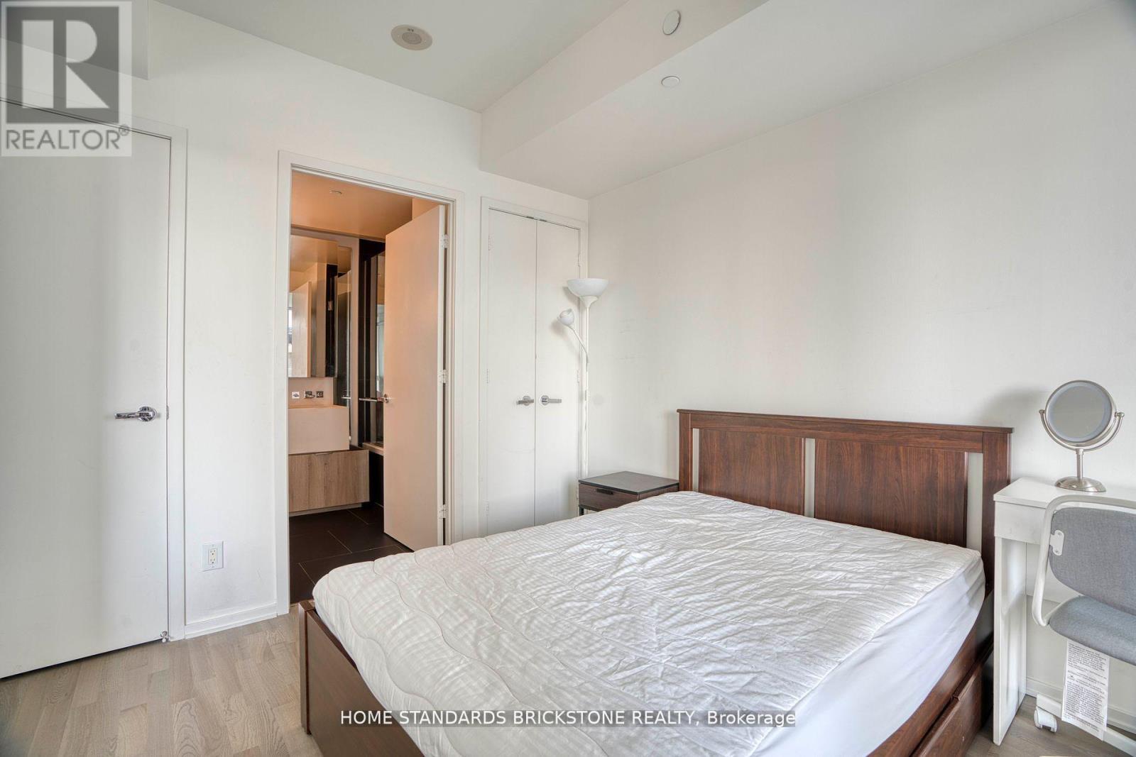 1609 - 1 Bloor Street E, Toronto, ON - Indoor Photo Showing Bedroom