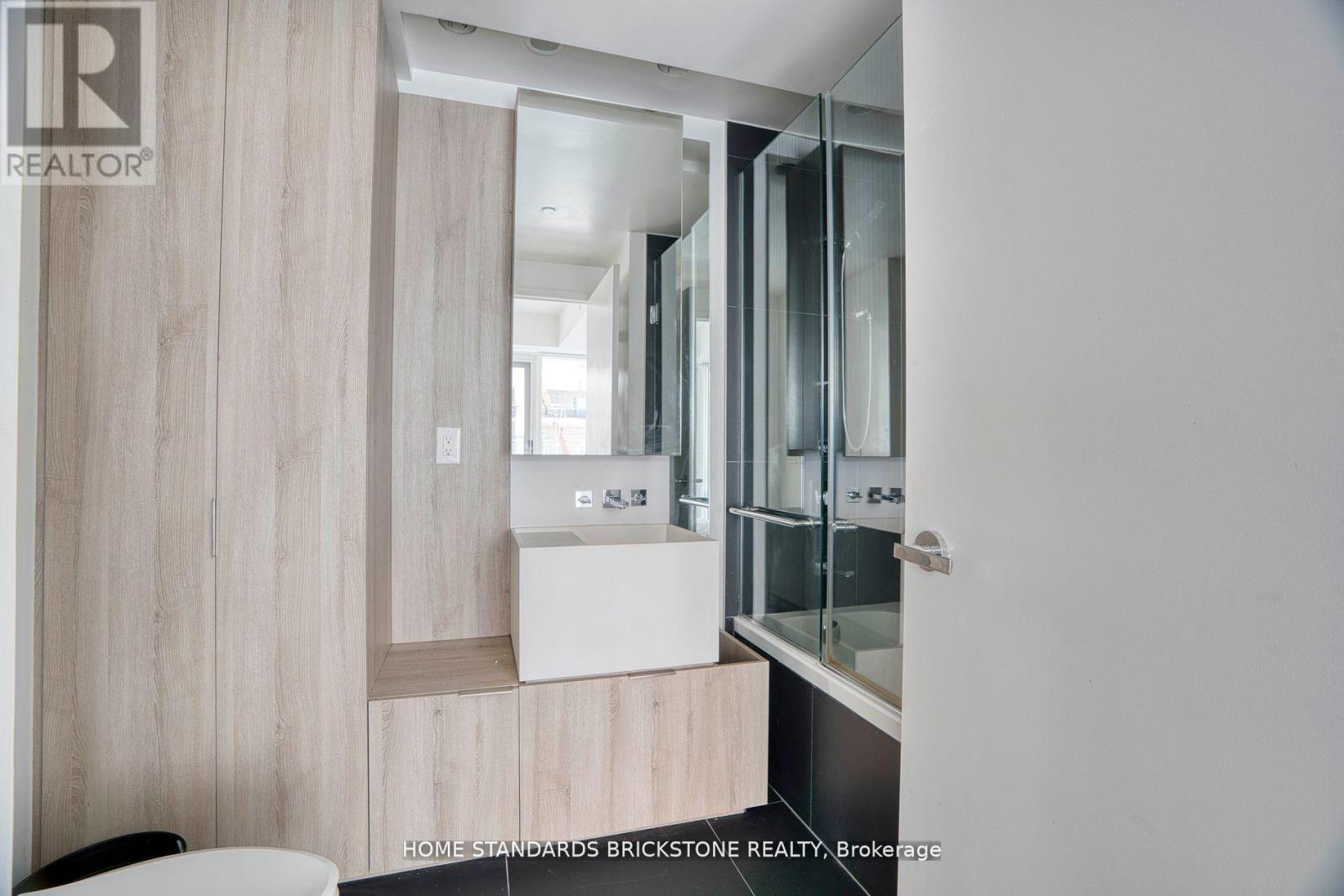 1609 - 1 Bloor Street E, Toronto, ON - Indoor Photo Showing Bathroom