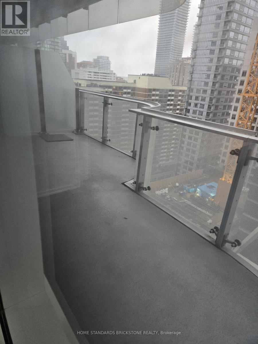 1609 - 1 Bloor Street E, Toronto, ON - Outdoor