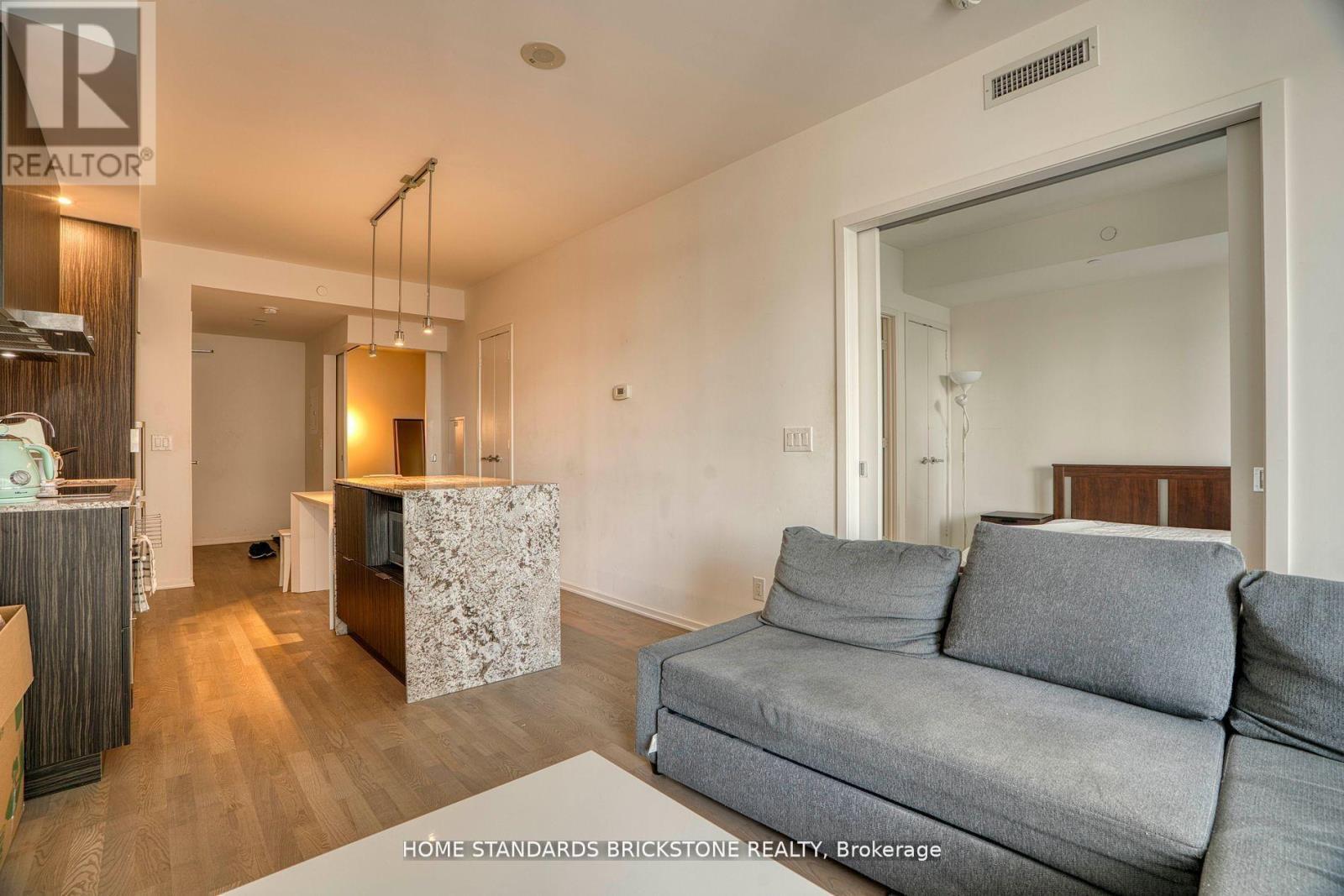 1609 - 1 Bloor Street E, Toronto, ON - Indoor Photo Showing Living Room