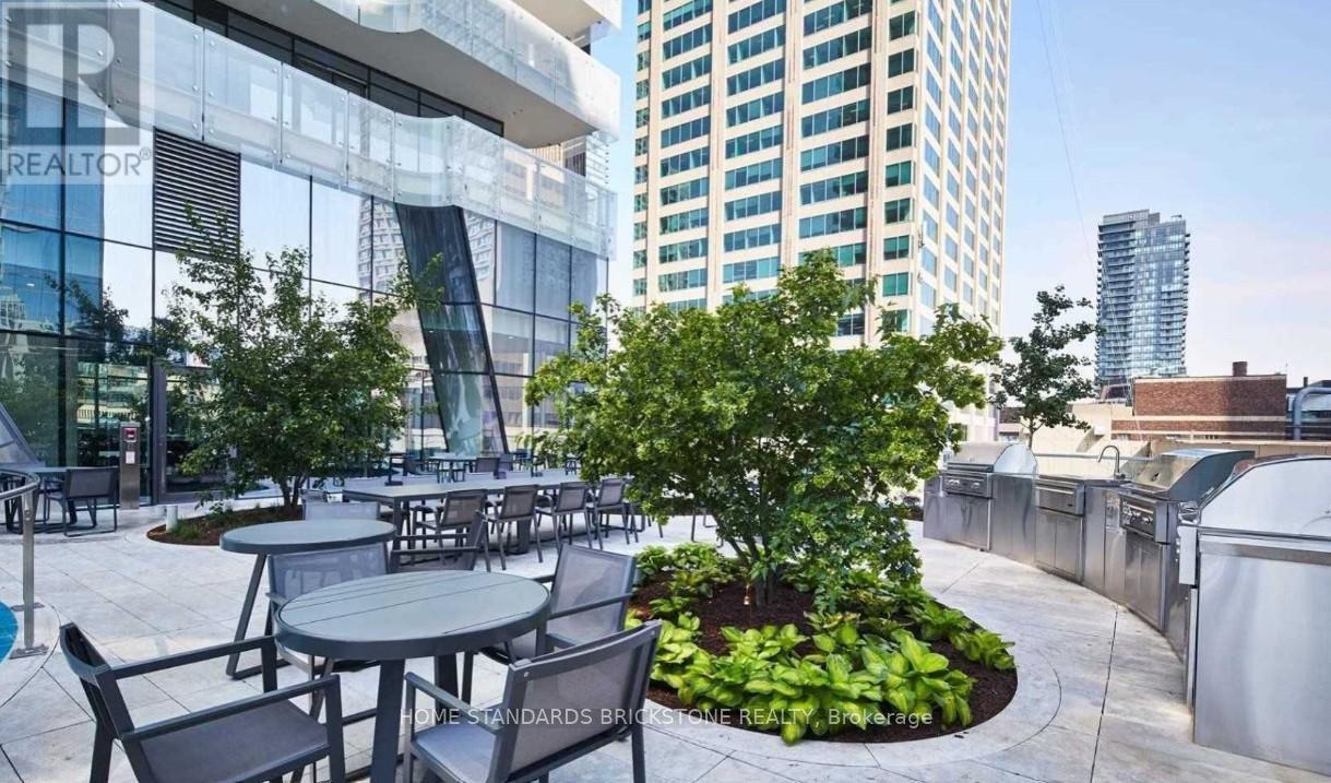 1609 - 1 Bloor Street E, Toronto, ON - Outdoor