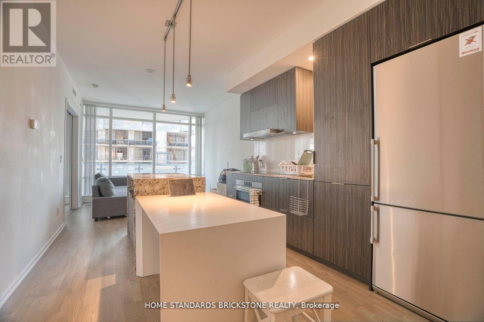 1609 - 1 Bloor Street E, Toronto, ON - Indoor Photo Showing Kitchen