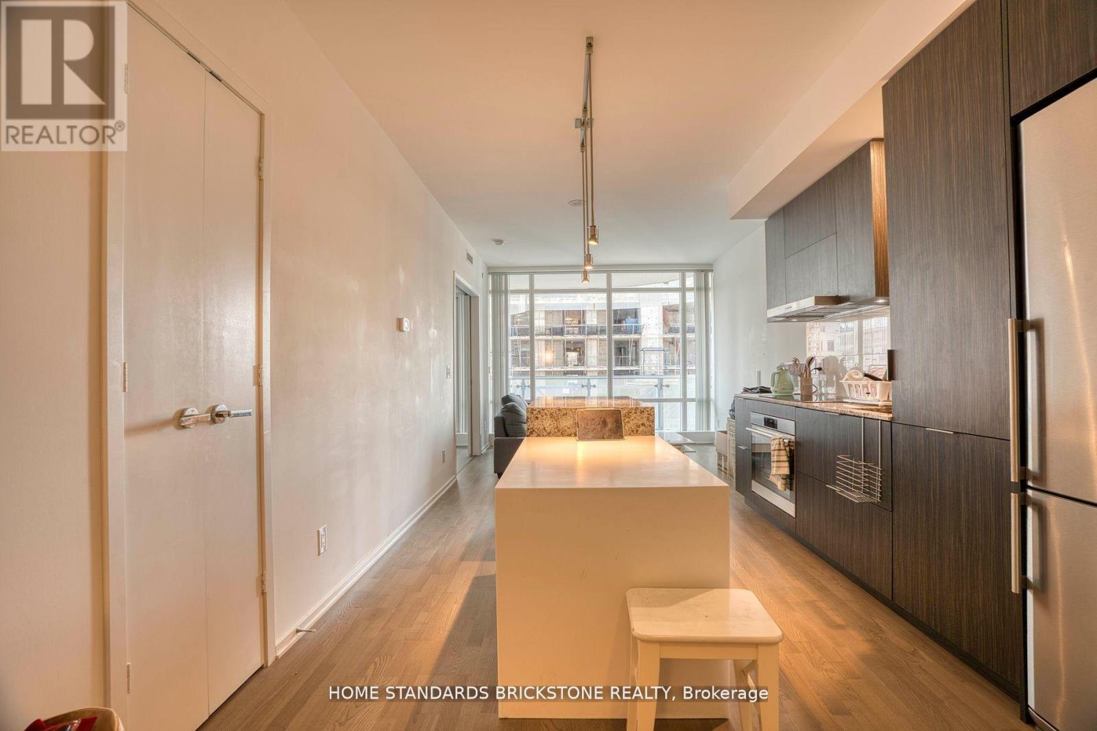 1609 - 1 Bloor Street E, Toronto, ON - Indoor Photo Showing Kitchen