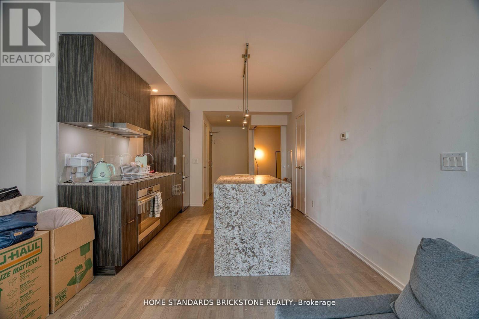 1609 - 1 Bloor Street E, Toronto, ON - Indoor