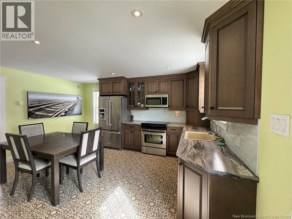204 Ledge Road, Dufferin, NB - Indoor Photo Showing Kitchen