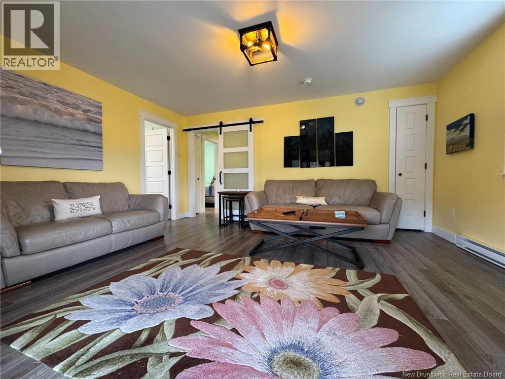 204 Ledge Road, Dufferin, NB - Indoor Photo Showing Living Room