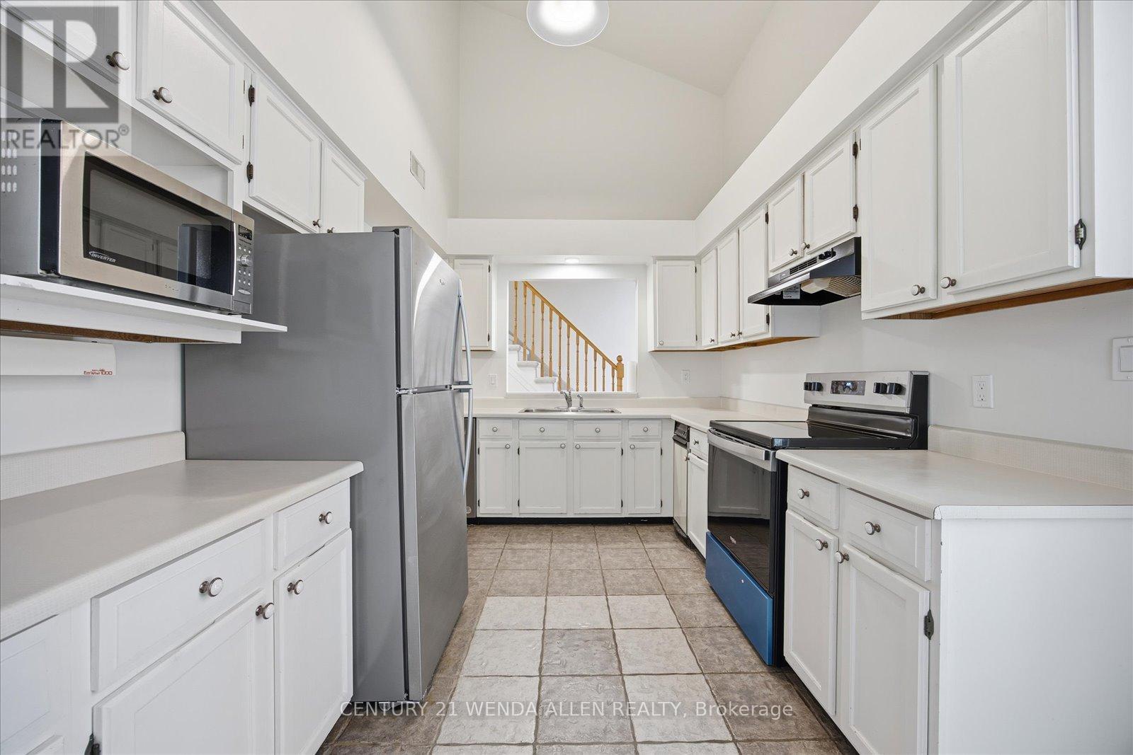 D16 - 1663 Nash Road, Clarington, ON - Indoor Photo Showing Kitchen