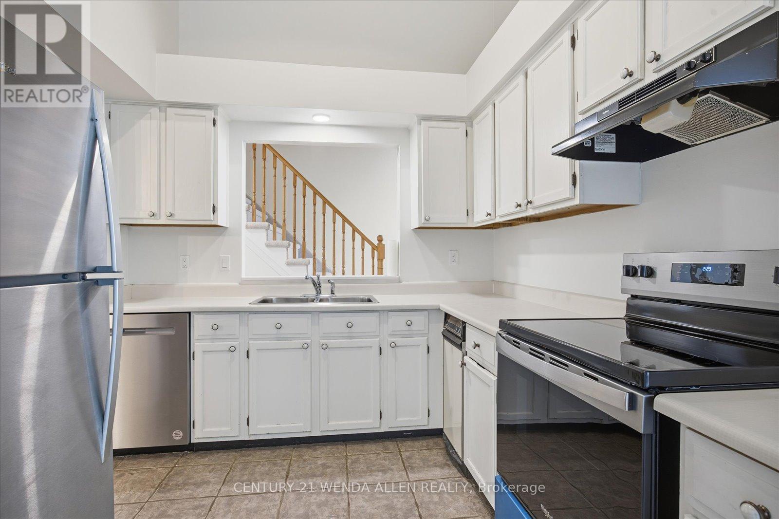 D16 - 1663 Nash Road, Clarington, ON - Indoor Photo Showing Kitchen With Double Sink
