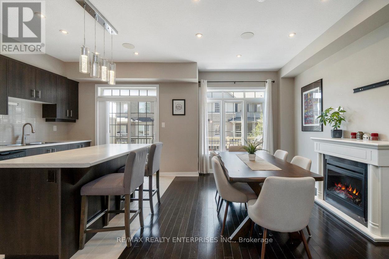 9 - 215 Dundas Street E, Hamilton, ON - Indoor Photo Showing Dining Room