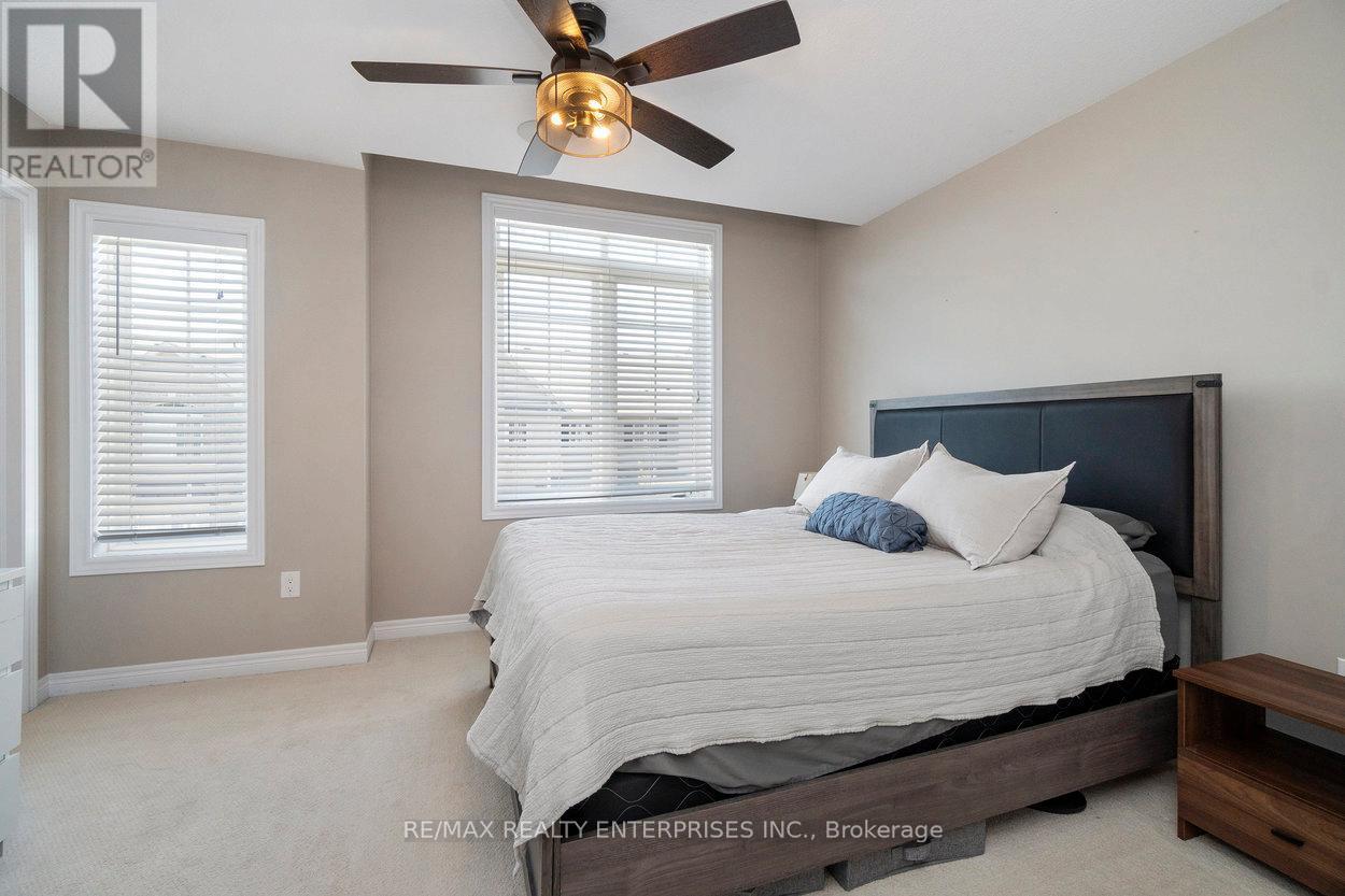 9 - 215 Dundas Street E, Hamilton, ON - Indoor Photo Showing Bedroom