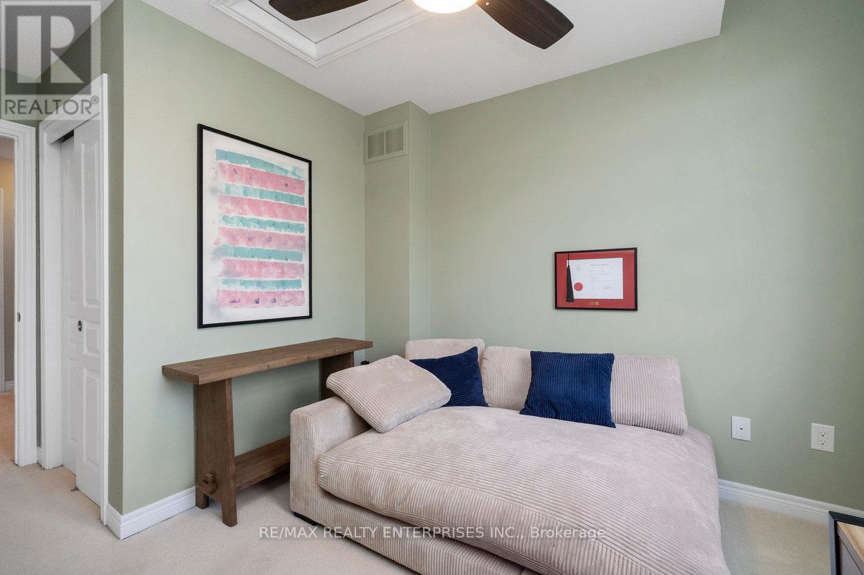 9 - 215 Dundas Street E, Hamilton, ON - Indoor Photo Showing Bedroom