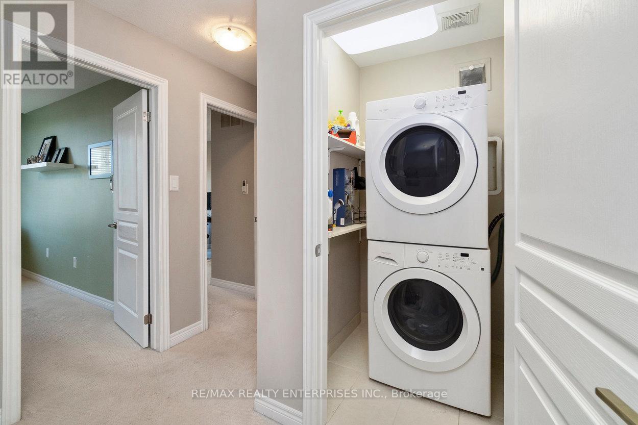 9 - 215 Dundas Street E, Hamilton, ON - Indoor Photo Showing Laundry Room
