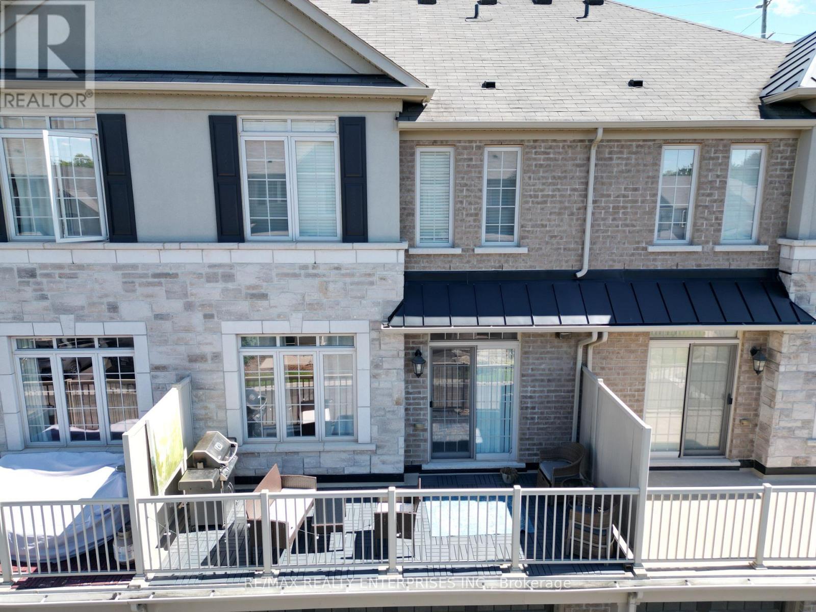 9 - 215 Dundas Street E, Hamilton, ON - Outdoor