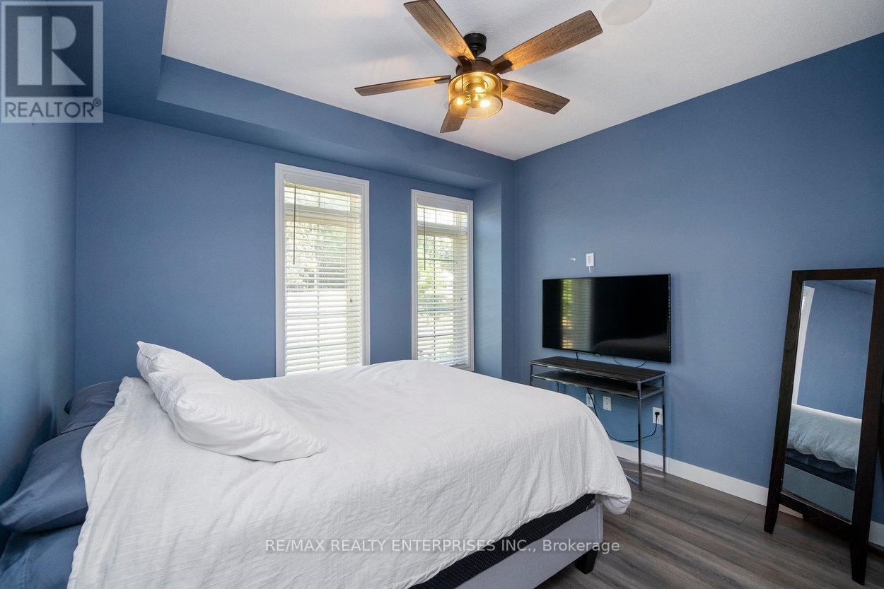 9 - 215 Dundas Street E, Hamilton, ON - Indoor Photo Showing Bedroom