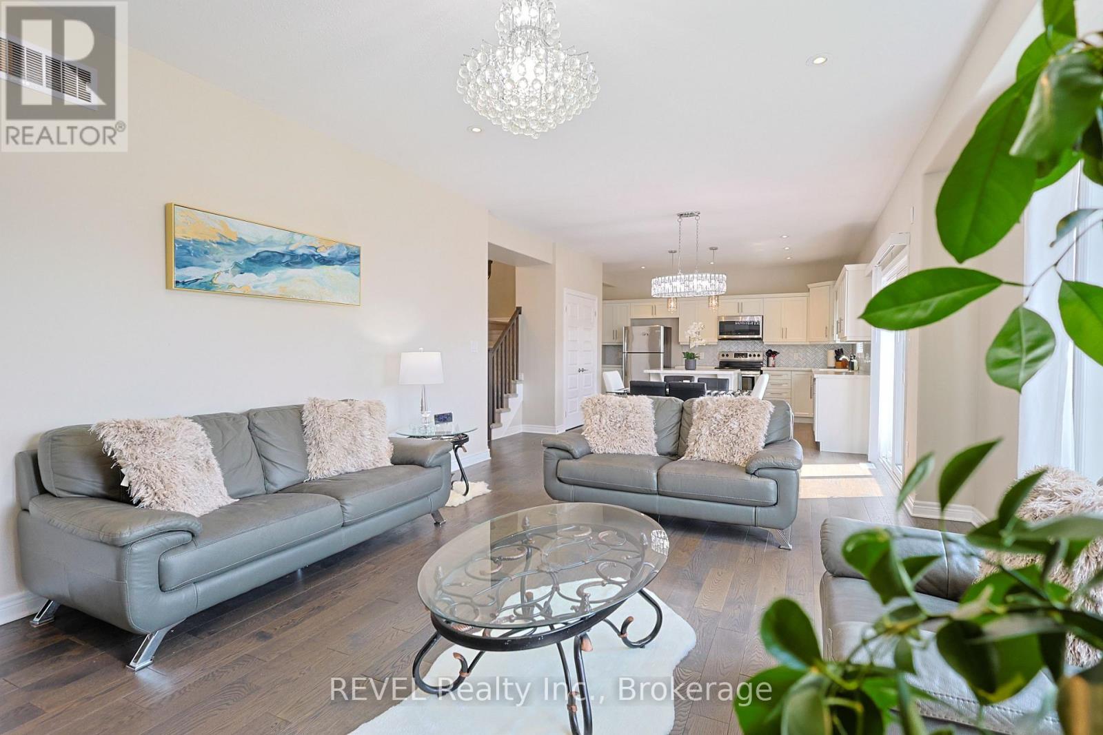 13 Cinnamon Street, Thorold (Rolling Meadows), ON - Indoor Photo Showing Living Room