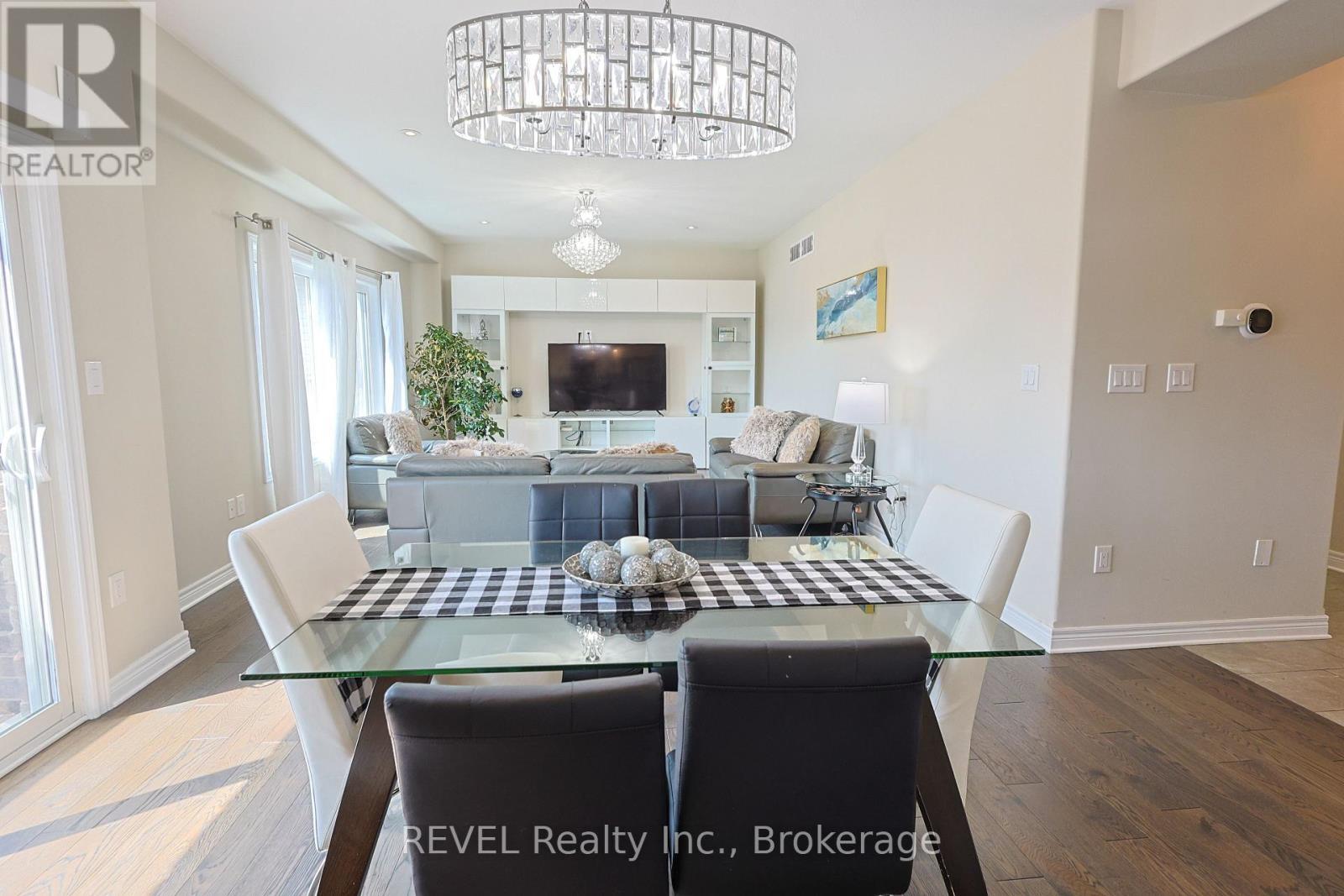 13 Cinnamon Street, Thorold (Rolling Meadows), ON - Indoor Photo Showing Dining Room