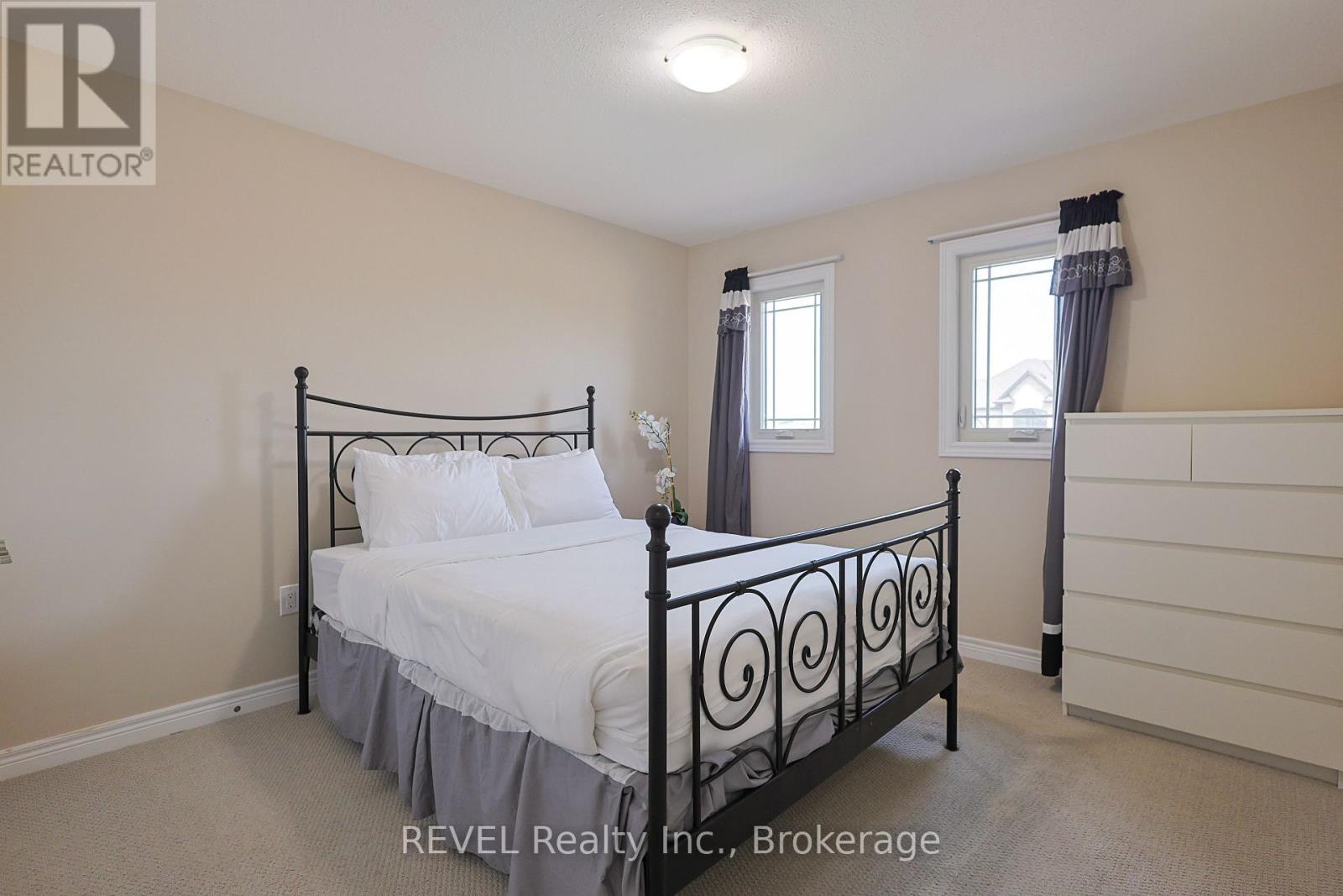 13 Cinnamon Street, Thorold (Rolling Meadows), ON - Indoor Photo Showing Bedroom