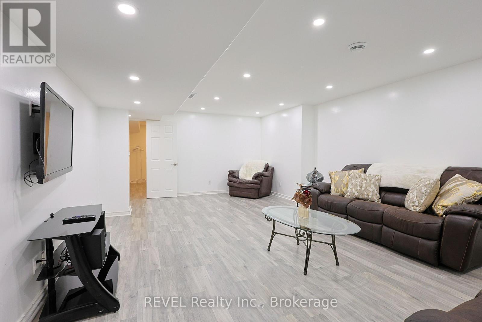 13 Cinnamon Street, Thorold (Rolling Meadows), ON - Indoor