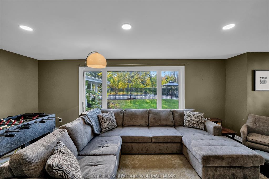 6 Devon Drive, Chatham, ON