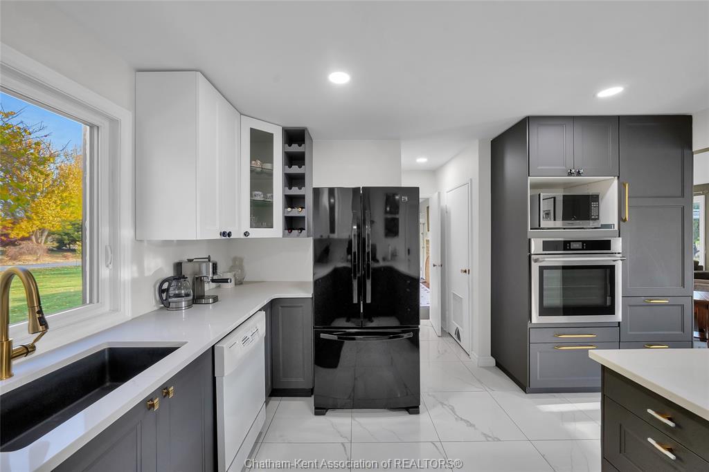 6 Devon Drive, Chatham, ON