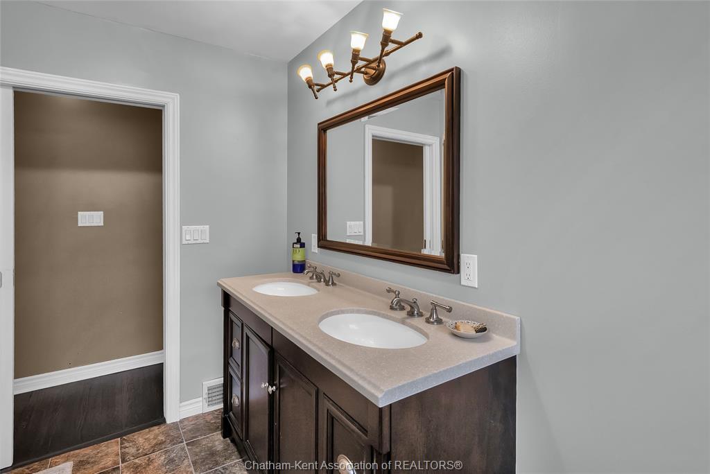 6 Devon Drive, Chatham, ON